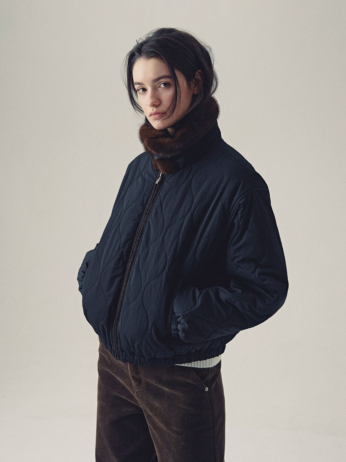 헌치(HUNCH) Wavy Quilted Cropped Jumper