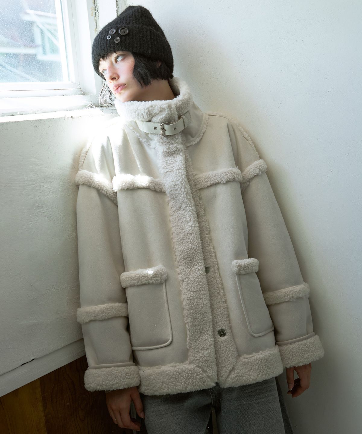 레더리(LEATHERY) 오버핏 무스탕 하프 자켓 [IVORY]