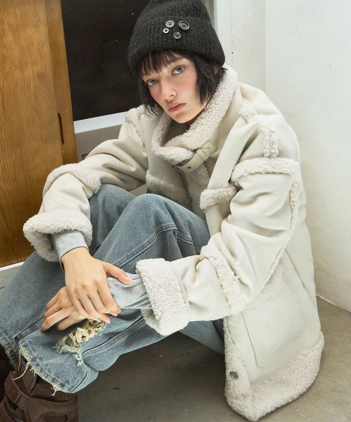 레더리(LEATHERY) 오버핏 무스탕 하프 자켓 [IVORY]