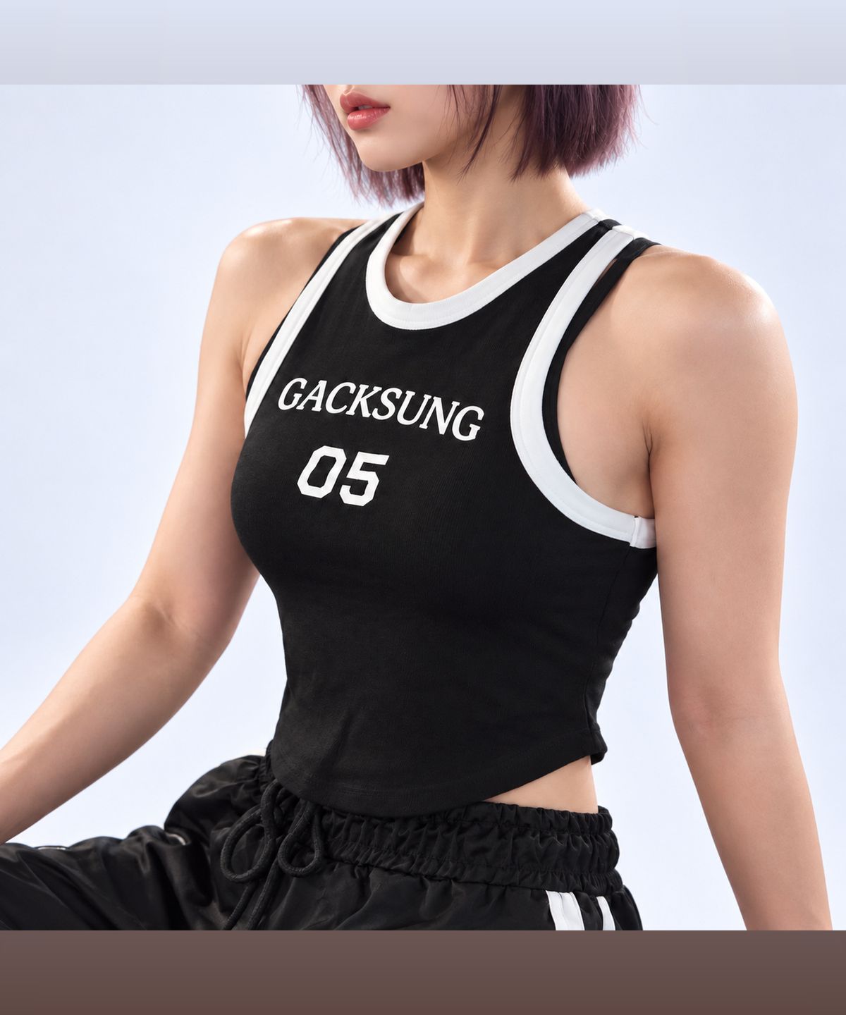 각성(GACKSUNG) 각성 우먼 크롭 슬리브리스 짐웨어 U형 밑단 옆트임