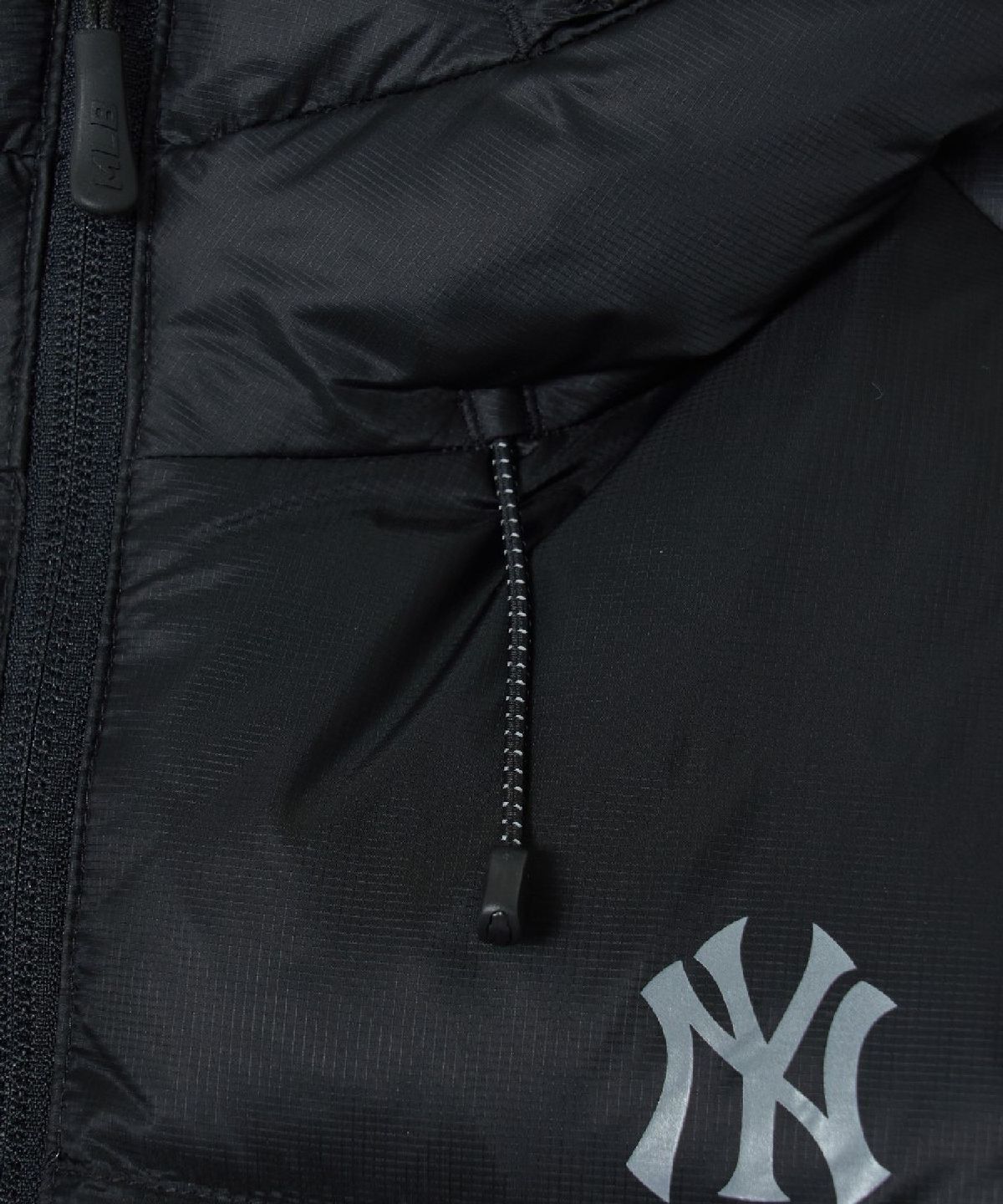엠엘비(MLB) 여성 커브 에어 쉘 후드 구스 크롭패딩 NY (Black)
