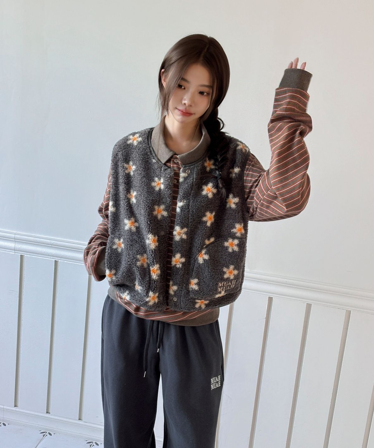 무아무아(MUAHMUAH) 플라워 테디 플리스 베스트 [차콜]
