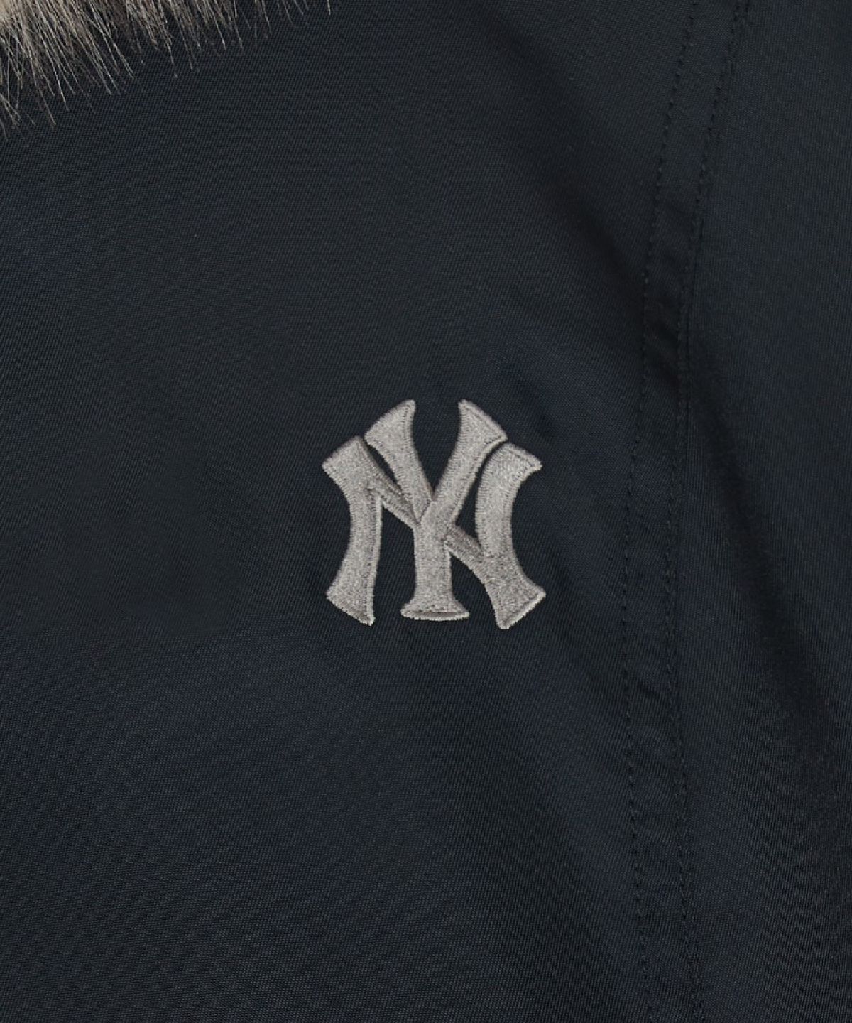 엠엘비(MLB) 여성 페이크 퍼 바시티자켓 NY (Black)