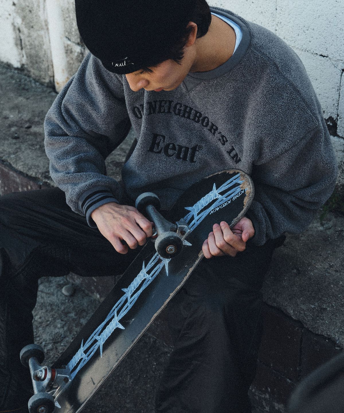 이우트(EEUT) OUR EEUT FLEECE PULLOVER / DARK GRAY