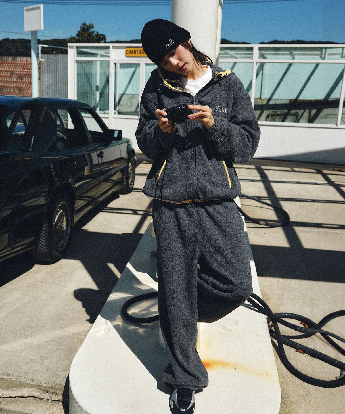 이우트(EEUT) 17 FLEECE PANTS / DARK GRAY
