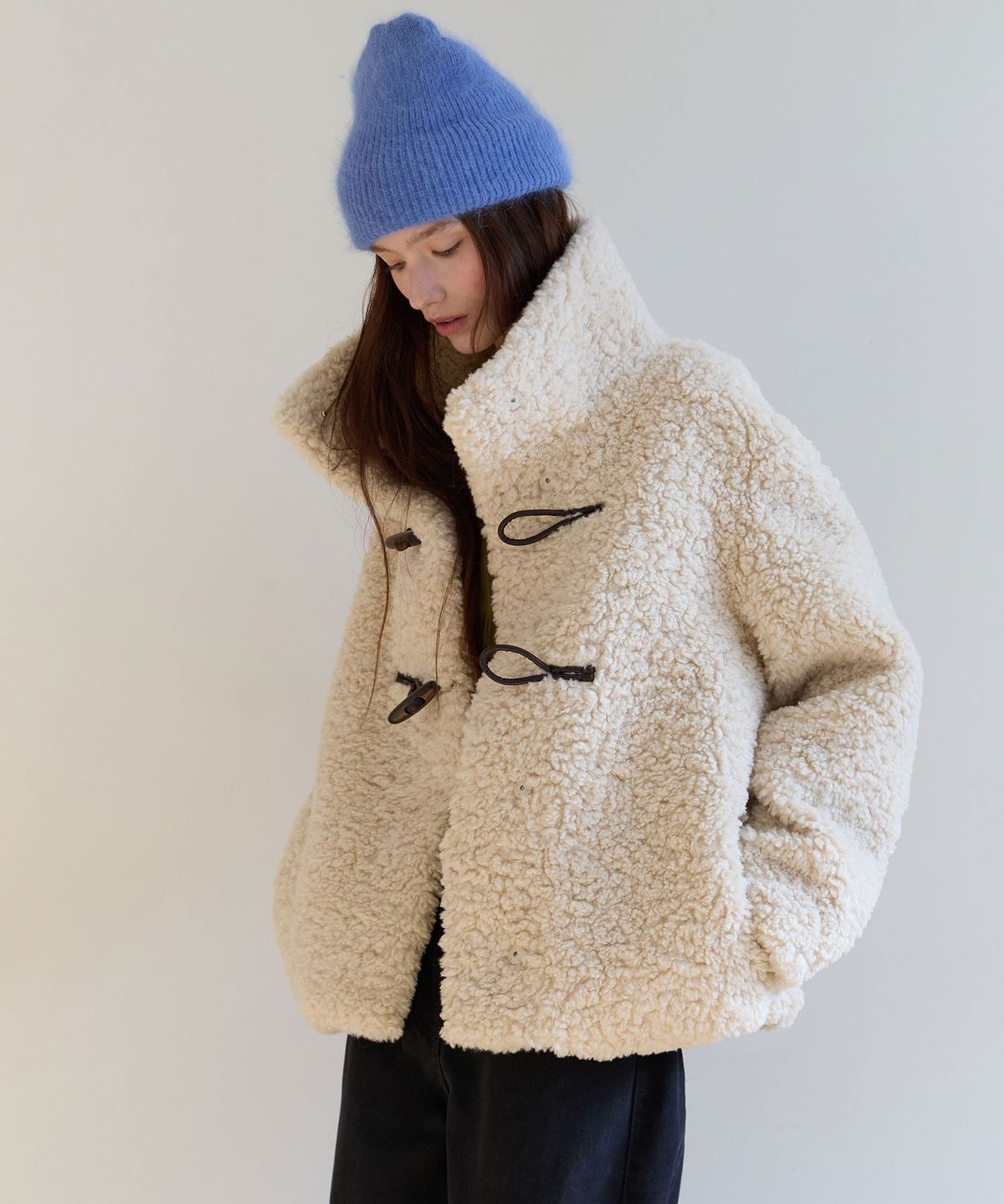 로라로라(ROLAROLA) HIGH NECK TOGGLE FUR JACKET L/BEIGE