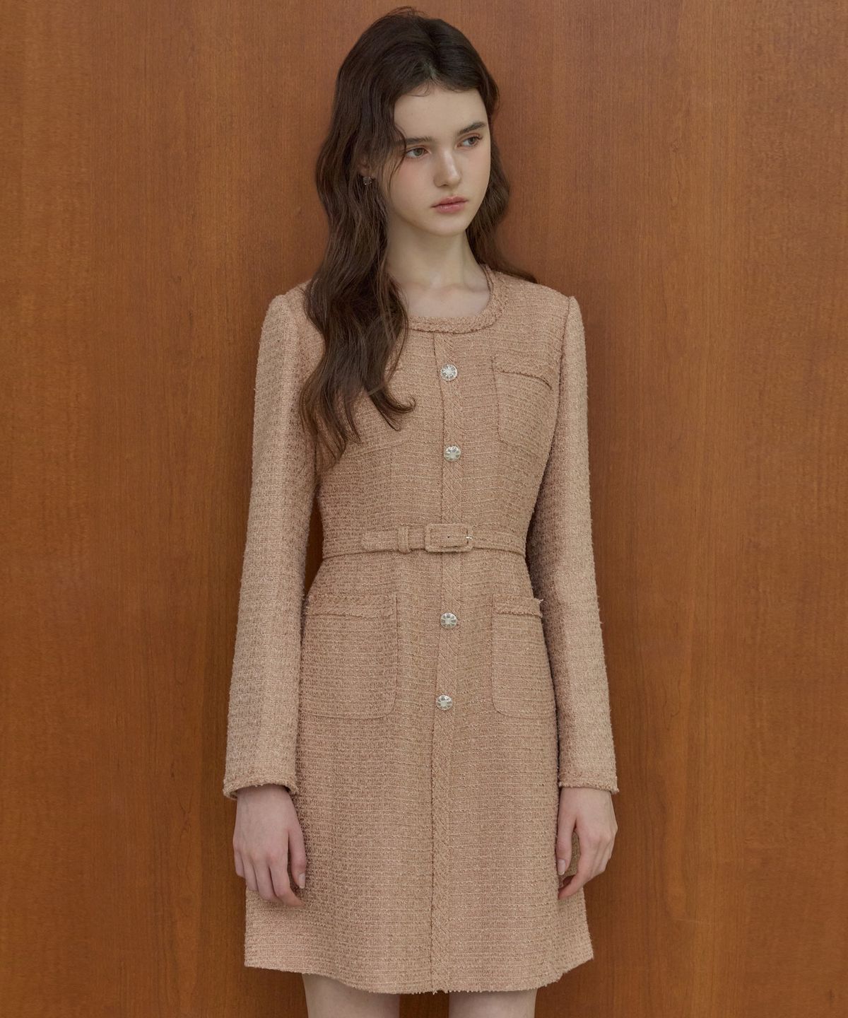 쥴리앤칼라(JULIY&CALLA) 26FW 칼라150 도멘 벨라 트위드 원피스 피치브라운