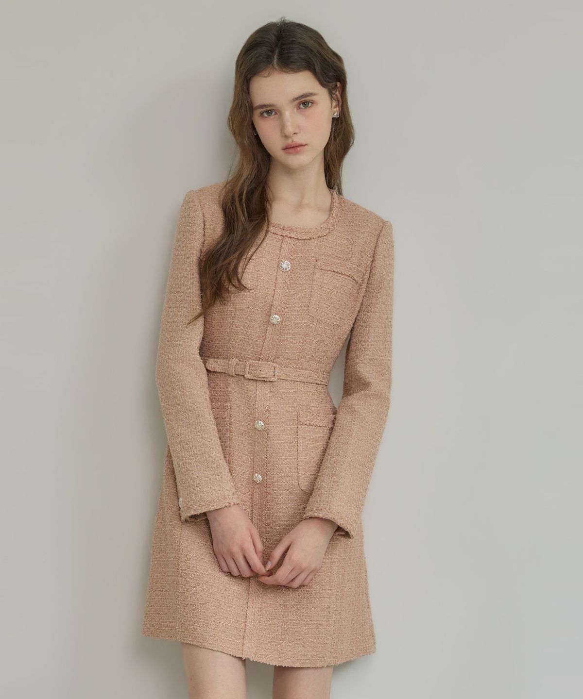 쥴리앤칼라(JULIY&CALLA) 26FW 칼라150 도멘 벨라 트위드 원피스 피치브라운