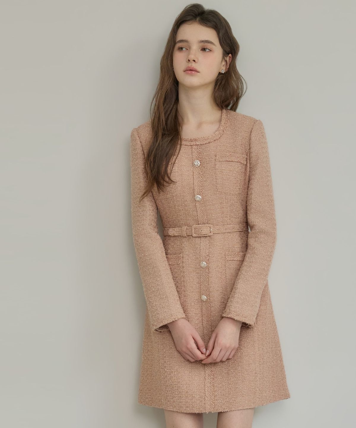쥴리앤칼라(JULIY&CALLA) 26FW 칼라150 도멘 벨라 트위드 원피스 피치브라운