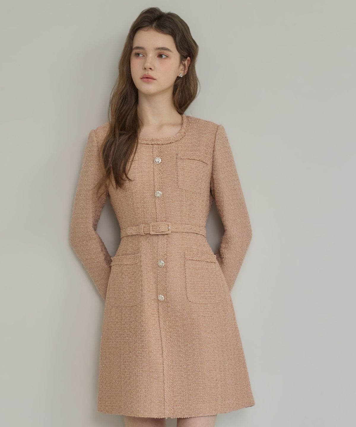 쥴리앤칼라(JULIY&CALLA) 26FW 칼라150 도멘 벨라 트위드 원피스 피치브라운