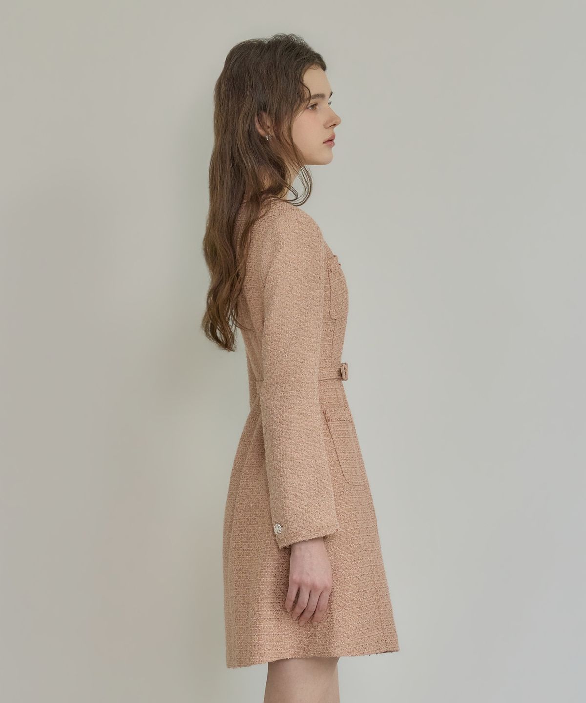 쥴리앤칼라(JULIY&CALLA) 26FW 칼라150 도멘 벨라 트위드 원피스 피치브라운