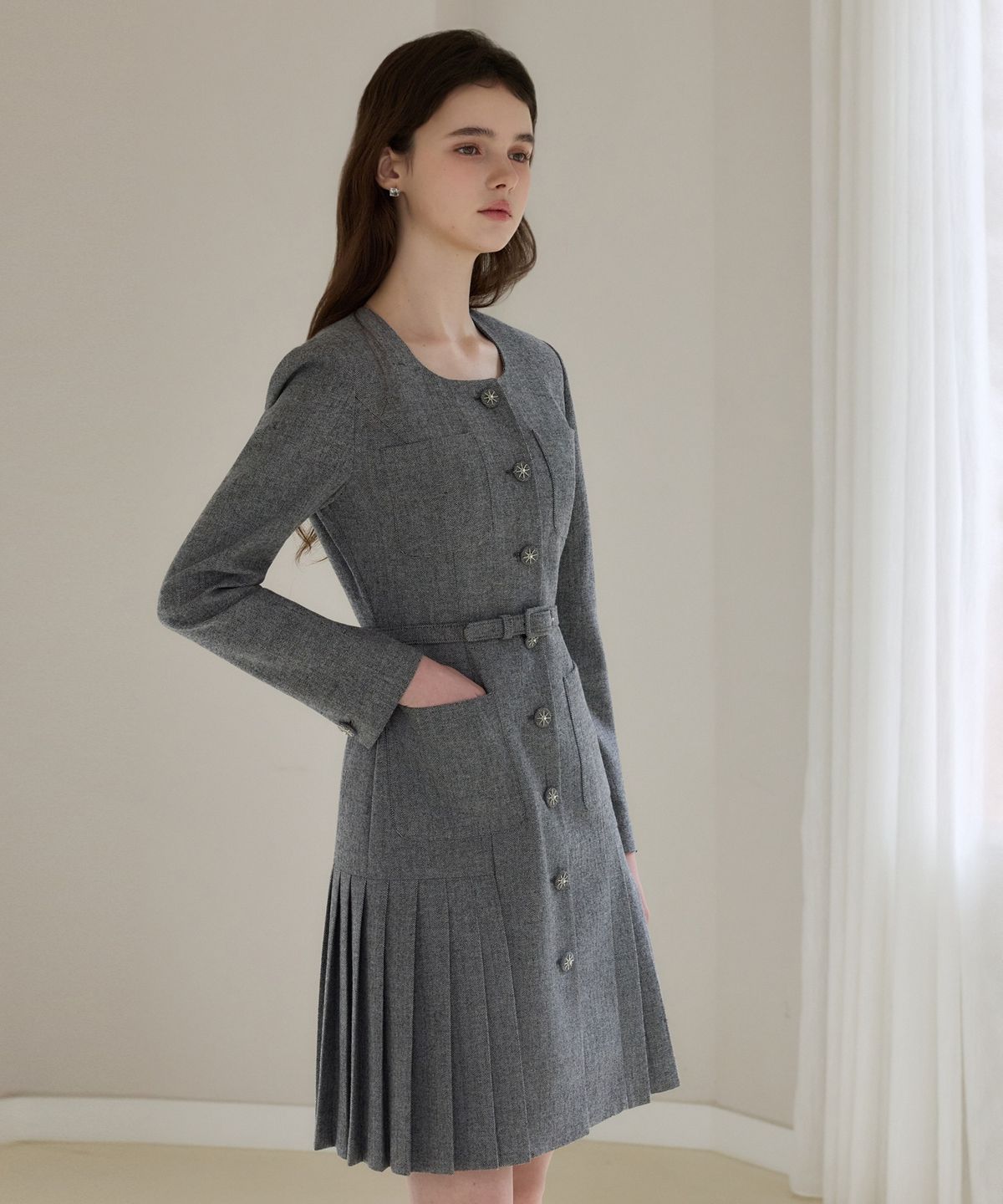 쥴리앤칼라(JULIY&CALLA) 26FW 칼라152 도멘 엘라 플리츠 트위드 원피스 헤링본블랙