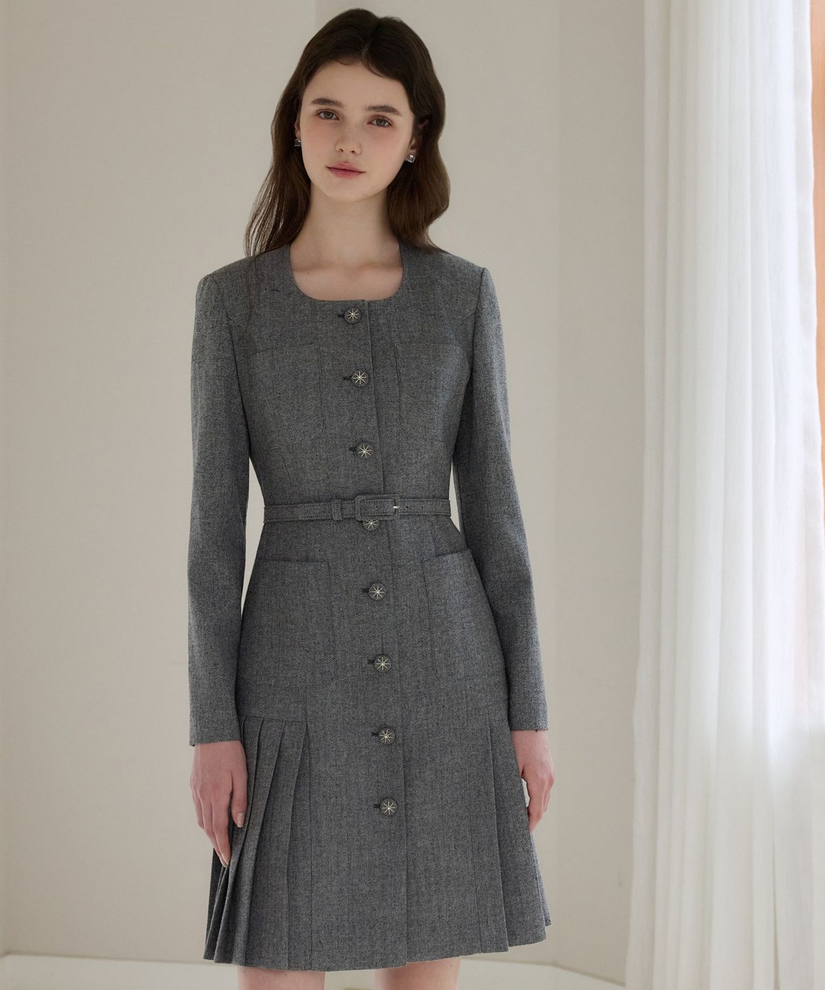 쥴리앤칼라(JULIY&CALLA) 26FW 칼라152 도멘 엘라 플리츠 트위드 원피스 헤링본블랙