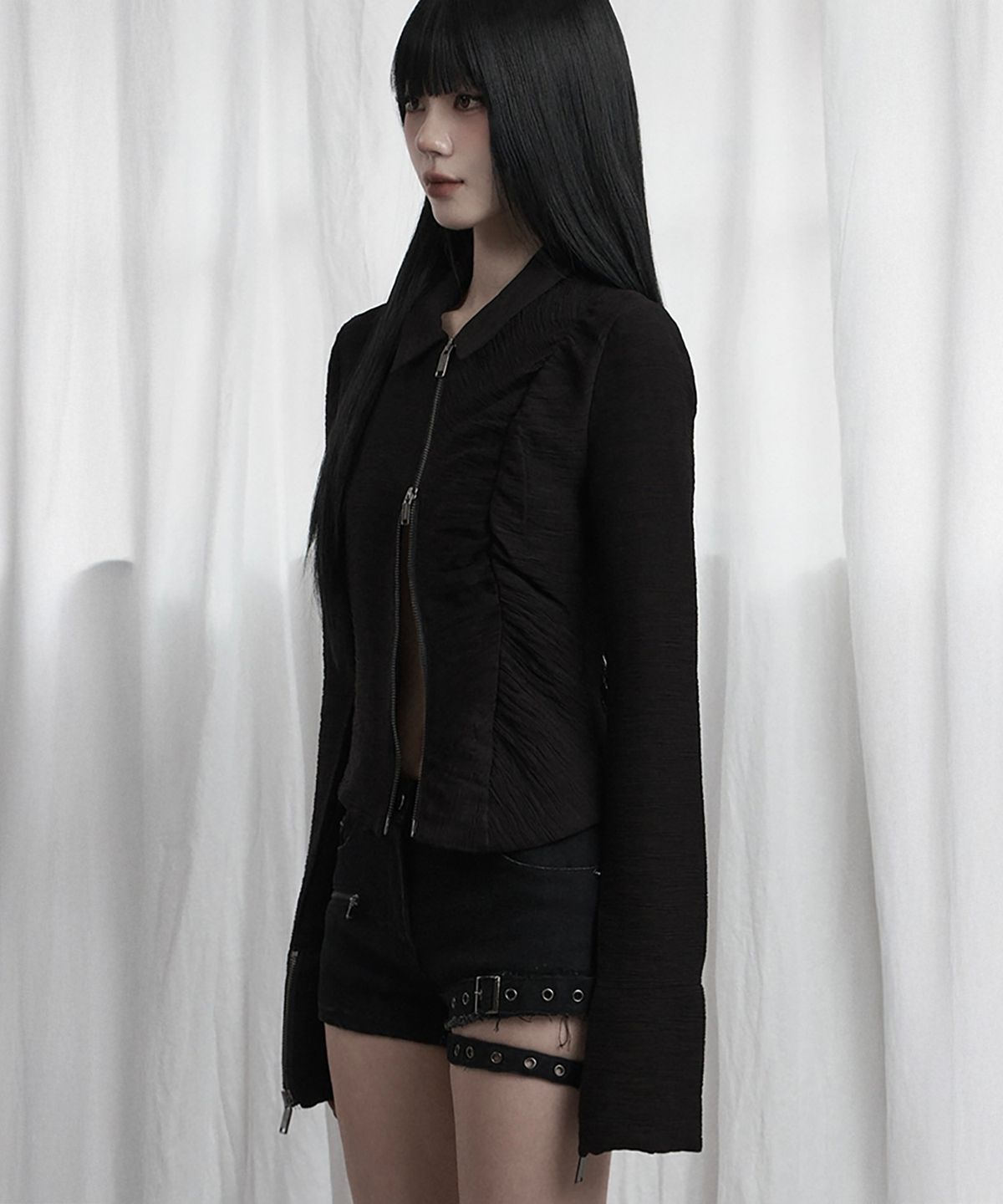 에트오소메(ETRE AU SOMMET) Side Shirring Zip-Up (Black)