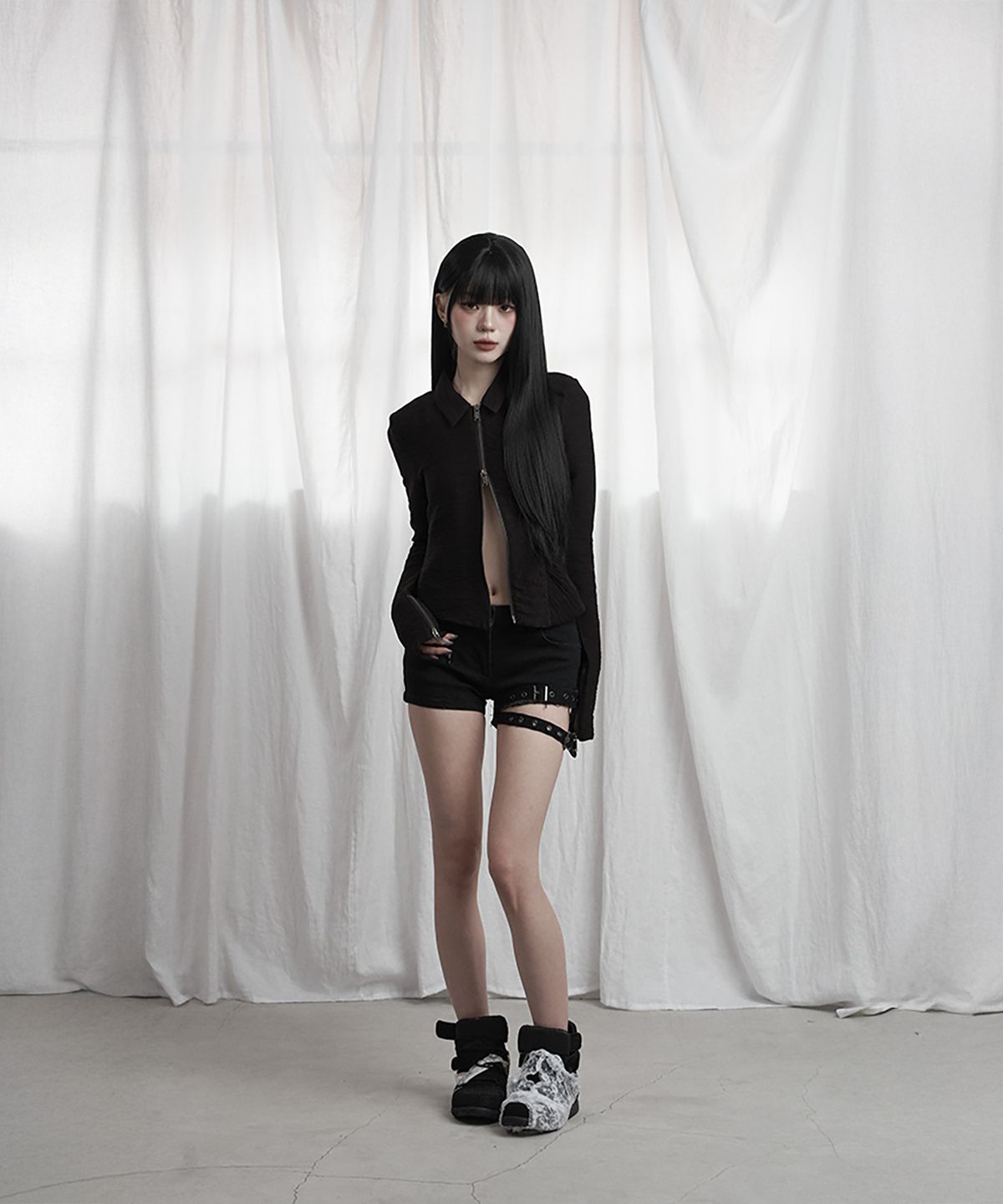 에트오소메(ETRE AU SOMMET) Side Shirring Zip-Up (Black)