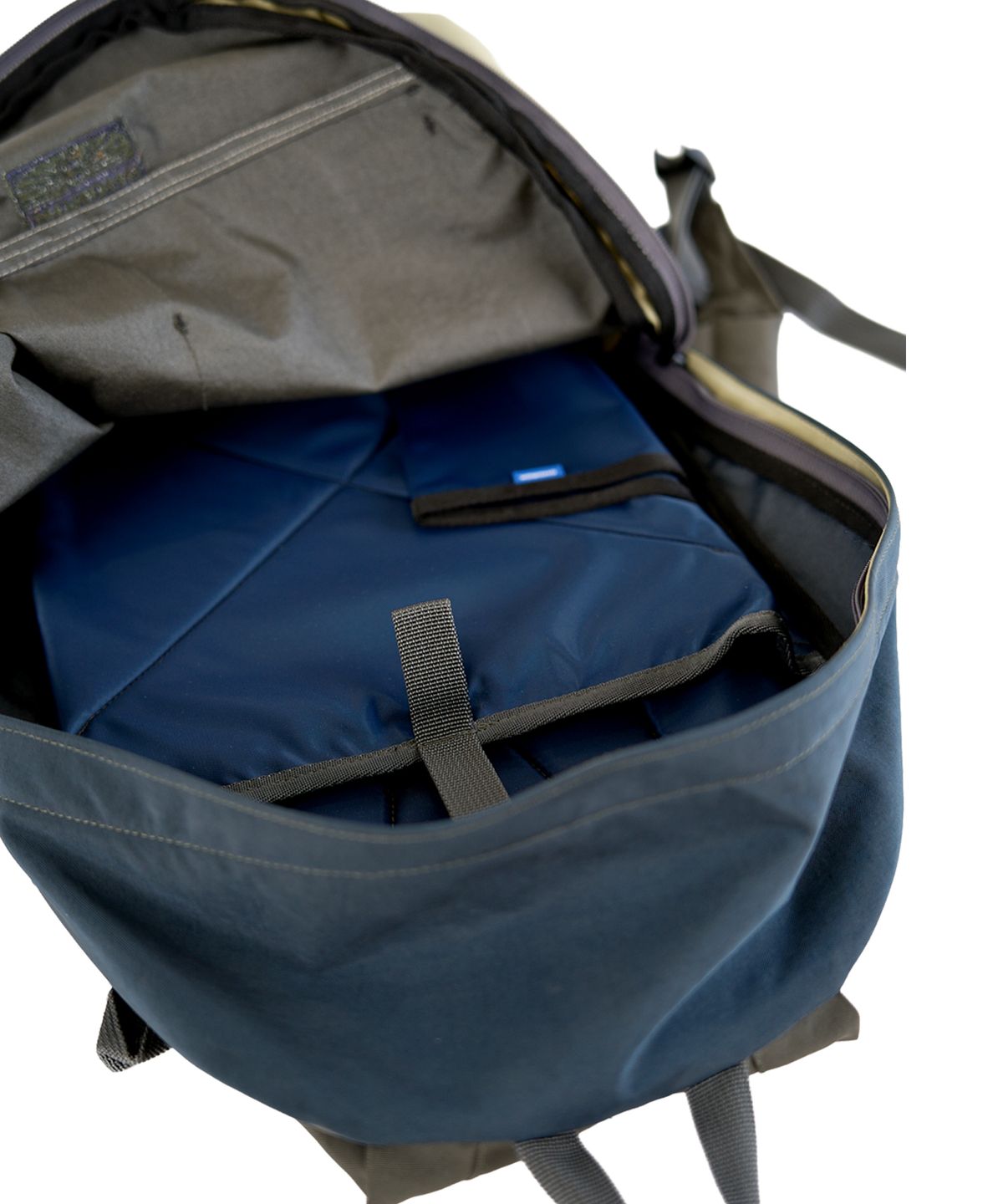 초록스튜디오(CHOROK STUDIO) Cuttle Bag (Navy Sand)