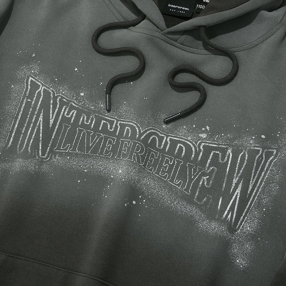 인터크루(INTERCREW) 전면 로고 스프레이 후드 풀오버 D그레이 ITA3TH32ADG