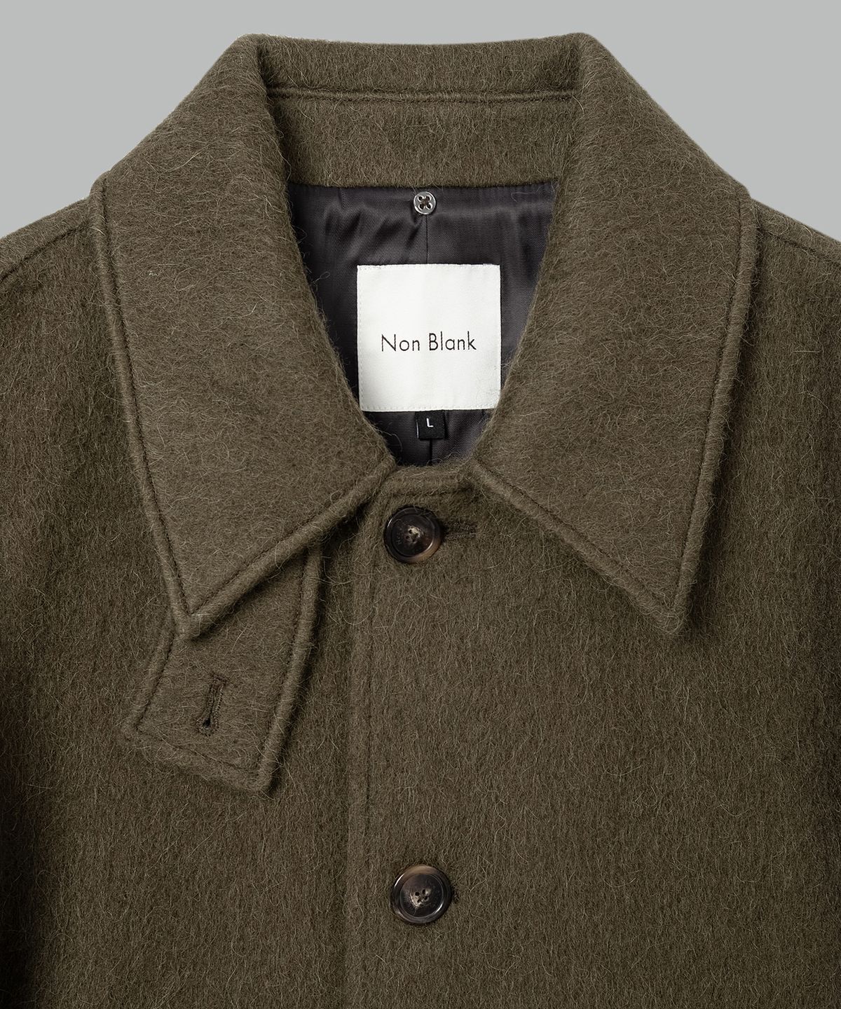 넌블랭크(NONBLANK) 디테쳐블 카라 하프 코트_KHAKI