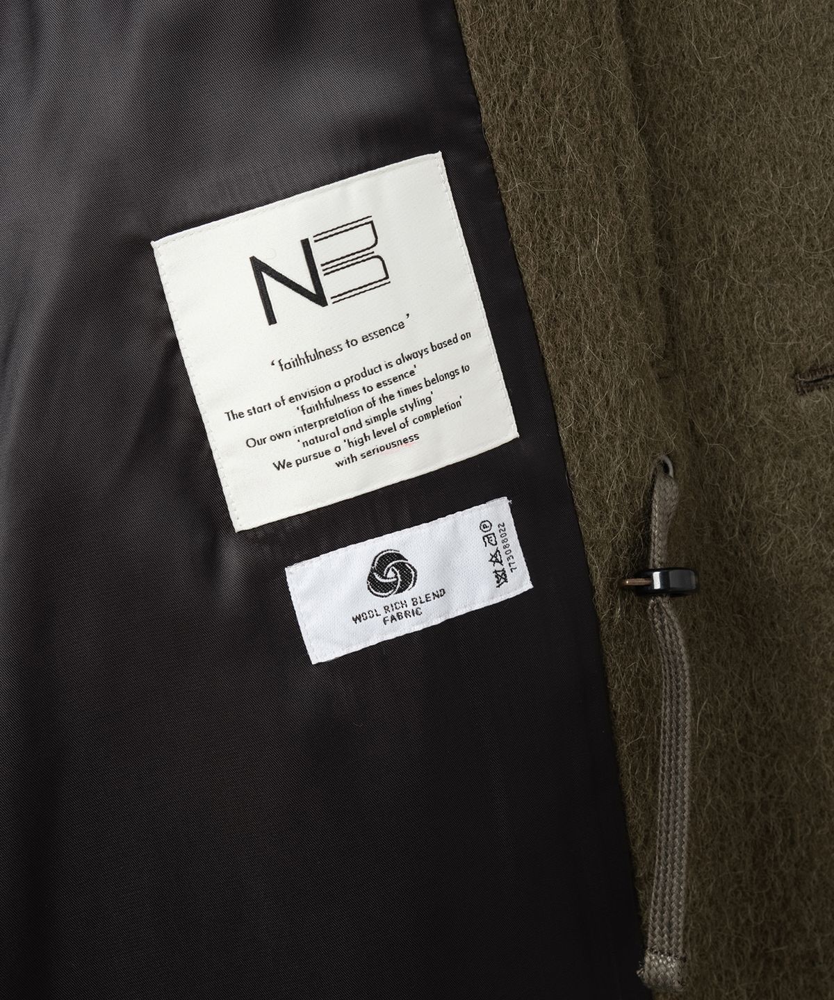 넌블랭크(NONBLANK) 디테쳐블 카라 하프 코트_KHAKI