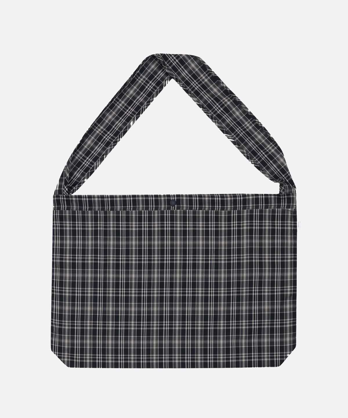 맨하탄레코즈(MANHATTAN RECORDS) MR M Note Logo Cross Bag - Navy