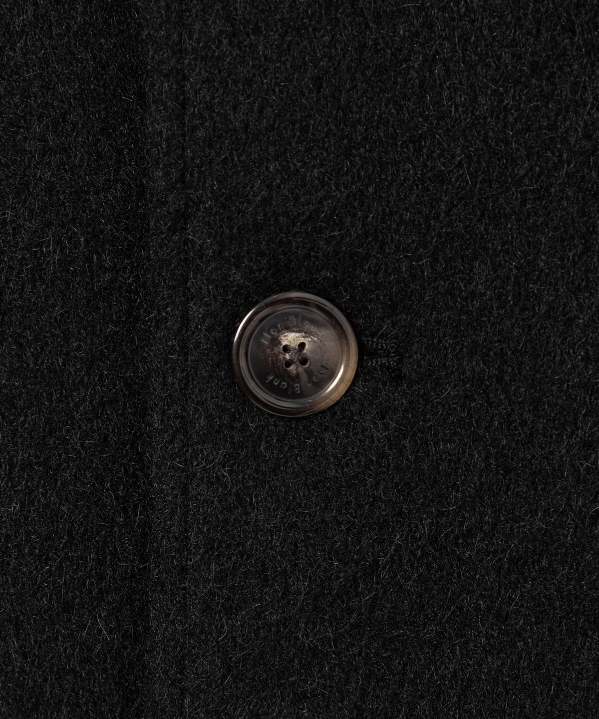 넌블랭크(NONBLANK) 디테쳐블 카라 하프 코트_BLACK