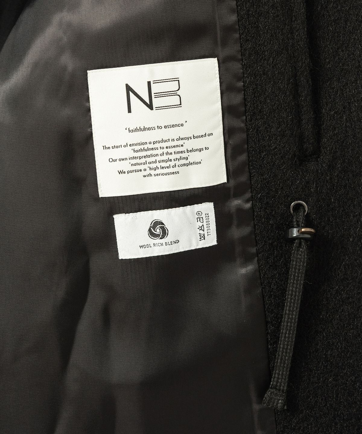 넌블랭크(NONBLANK) 디테쳐블 카라 하프 코트_BLACK