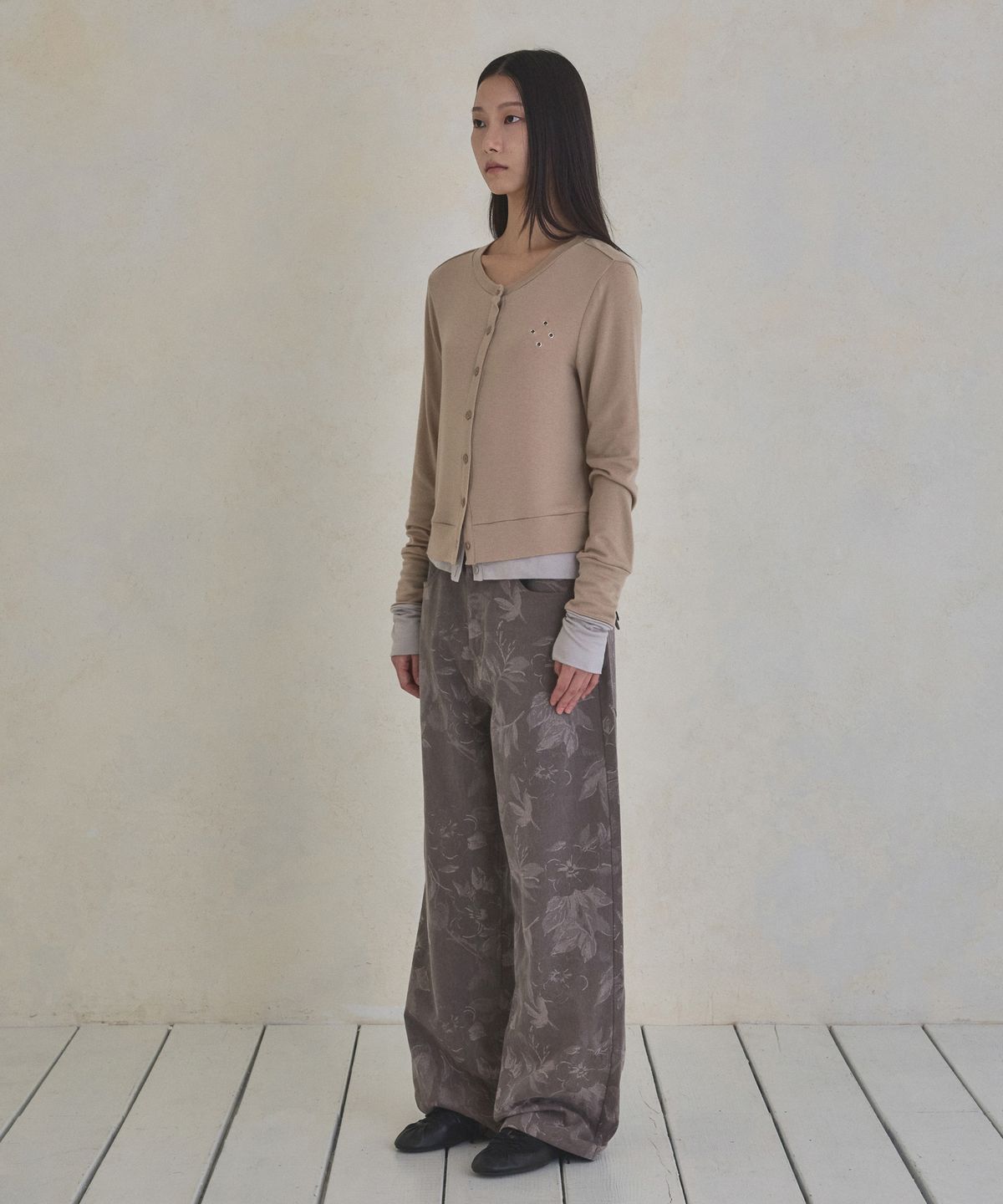 실롯(SEALOT) Cinch Back Flower Pigment Cotton Pants (Walnut)