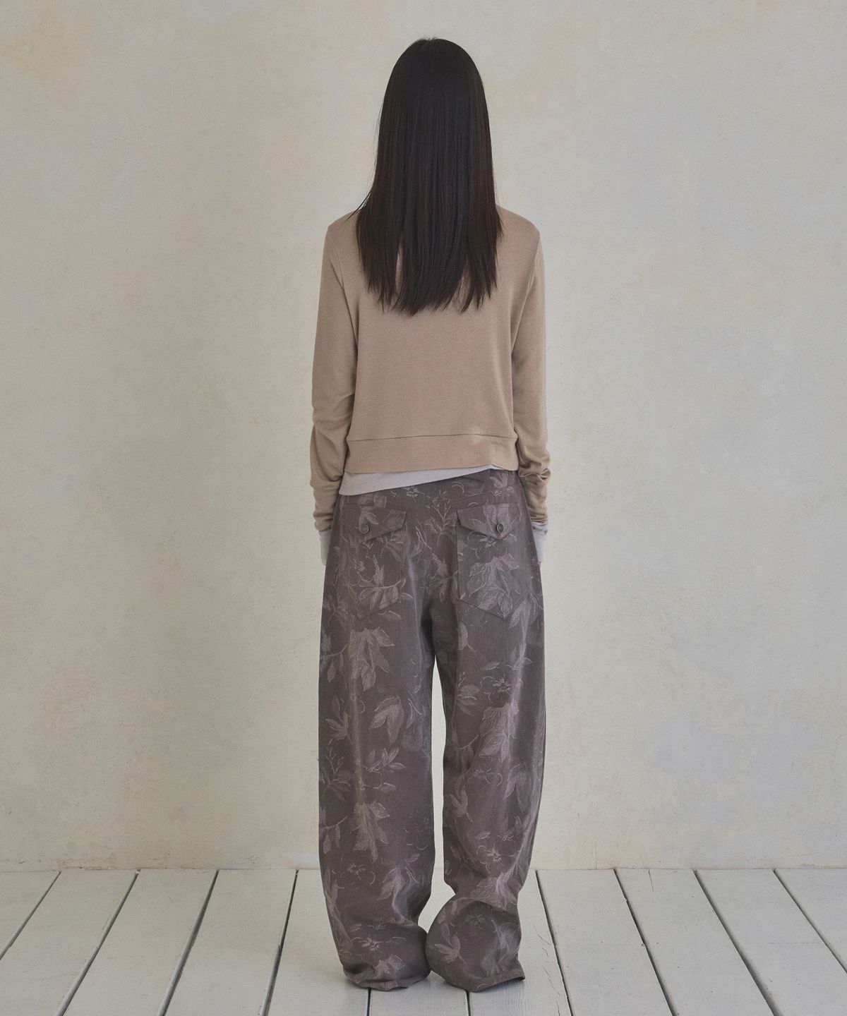 실롯(SEALOT) Cinch Back Flower Pigment Cotton Pants (Walnut)
