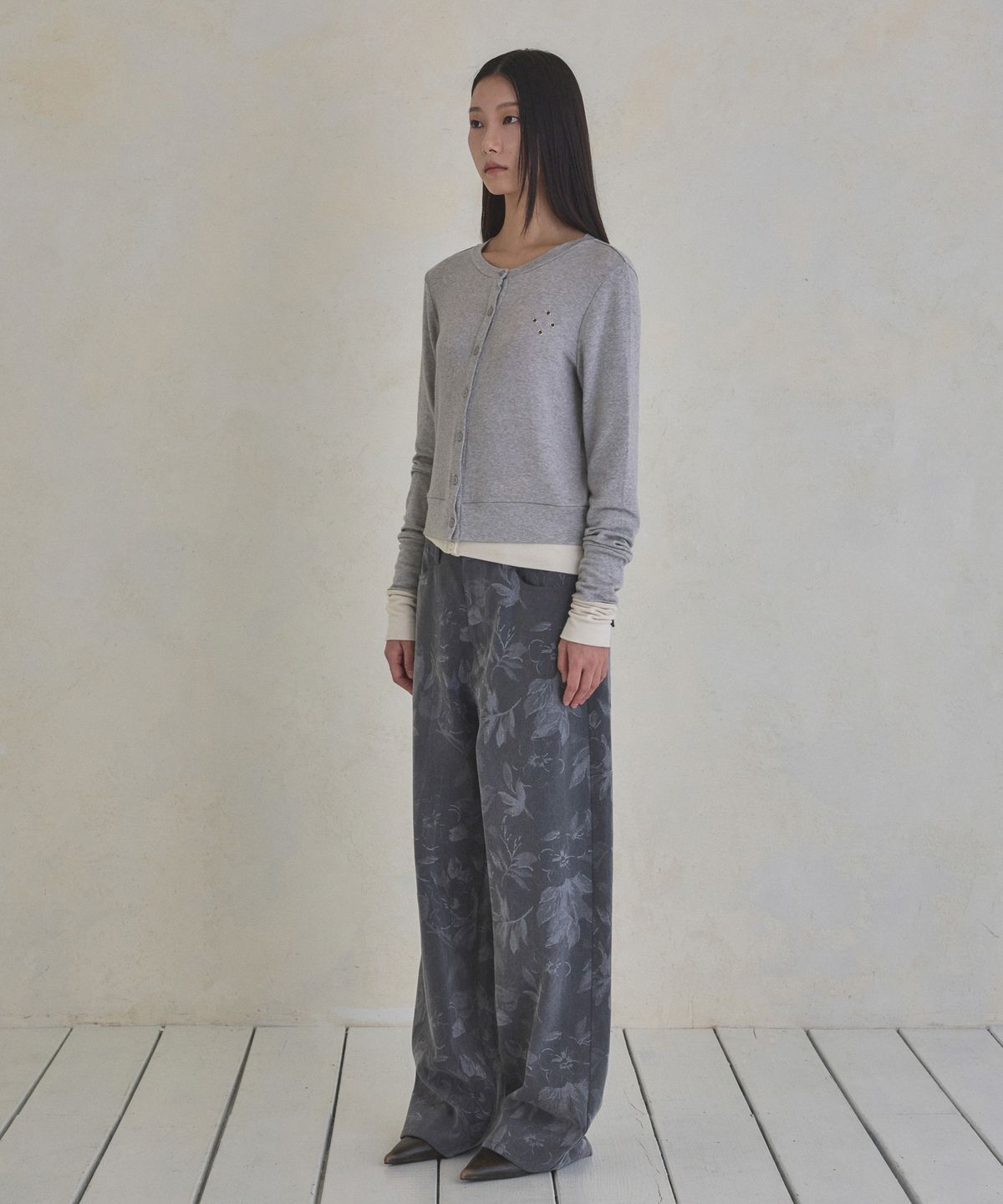 실롯(SEALOT) Cinch Back Flower Pigment Cotton Pants (Grey)