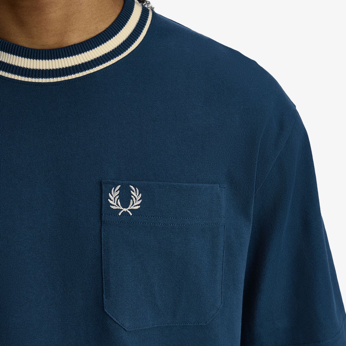 프레드페리(FRED PERRY) [Sport] 릴렉스드 볼드 팁드 티셔츠 - 모드블루 AFPM2G33489-30C