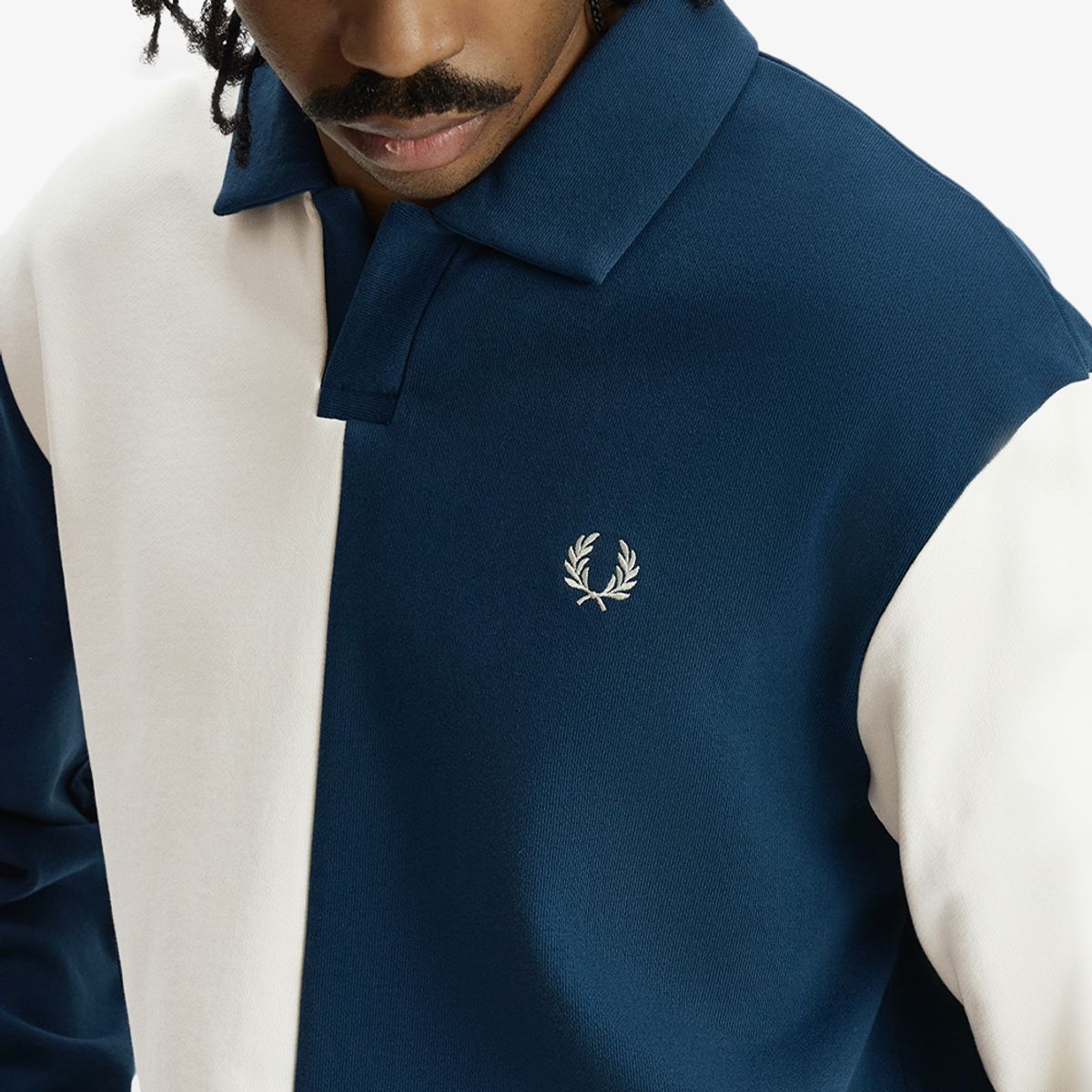 프레드페리(FRED PERRY) [Sport] 릴렉스드 스플릿 패널 칼라드 스웻셔츠 - 모드블루 AFPM2G33713-30C