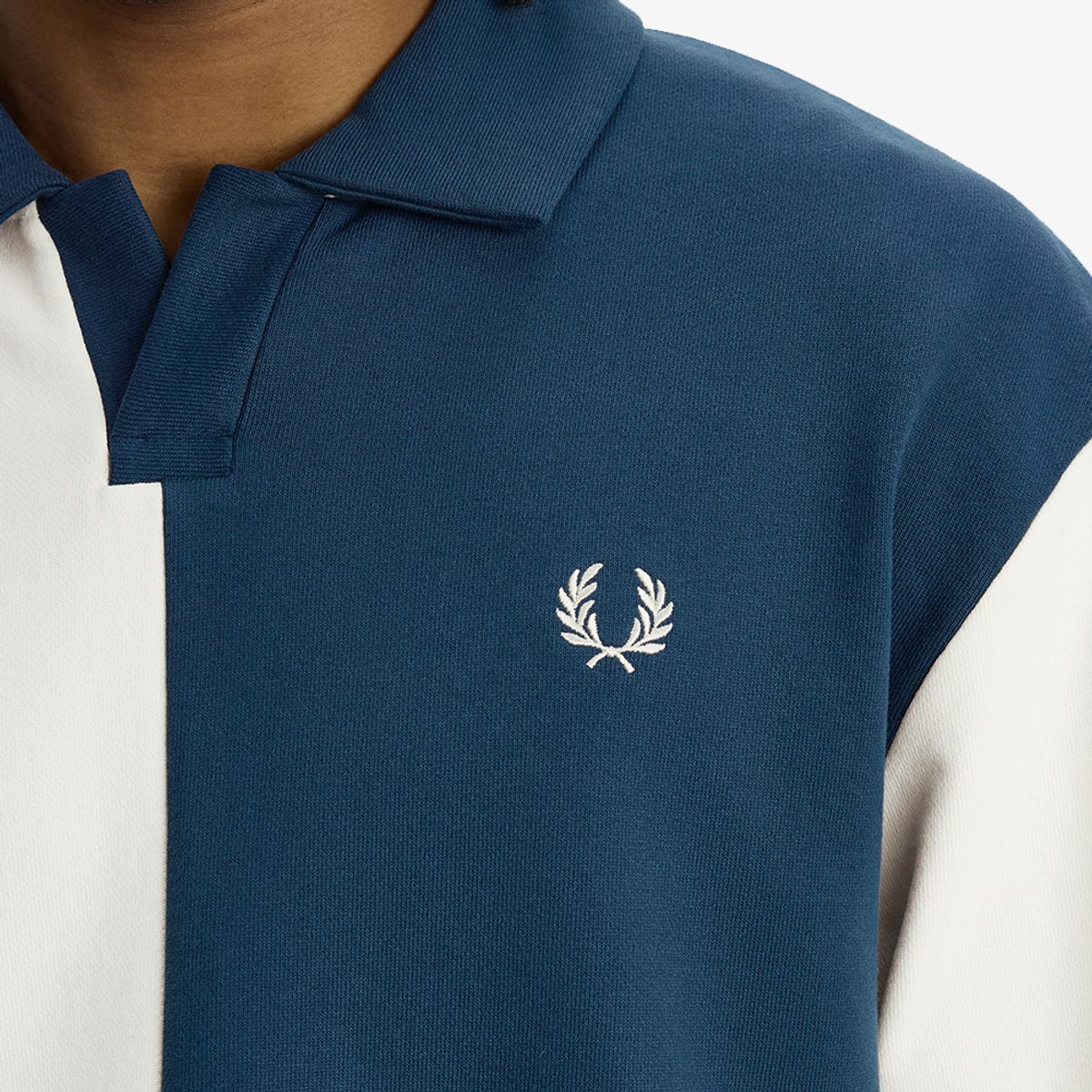 프레드페리(FRED PERRY) [Sport] 릴렉스드 스플릿 패널 칼라드 스웻셔츠 - 모드블루 AFPM2G33713-30C