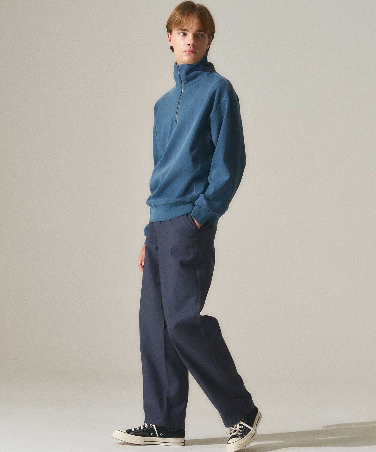라이즈앤빌로우(RISE&BELOW) BACK SATEEN 302ST 와이드 스트레이트 치노 팬츠 NAVY