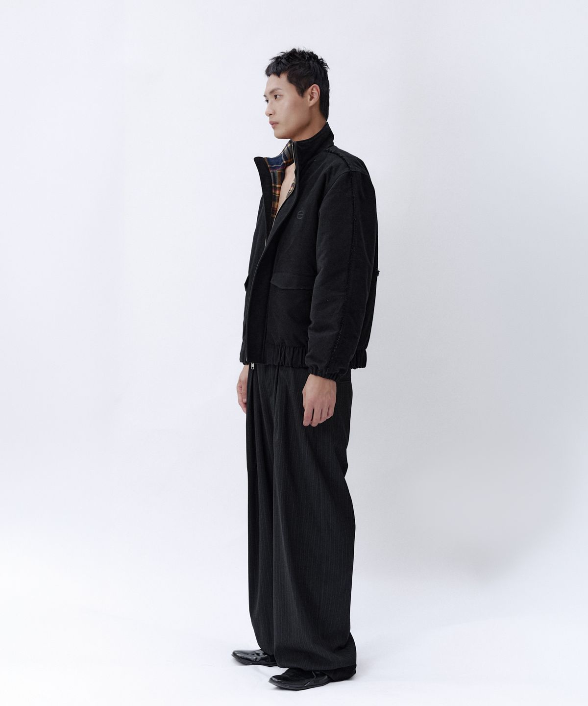 에키에타(EKIETA) Untidy Jacket in Soot