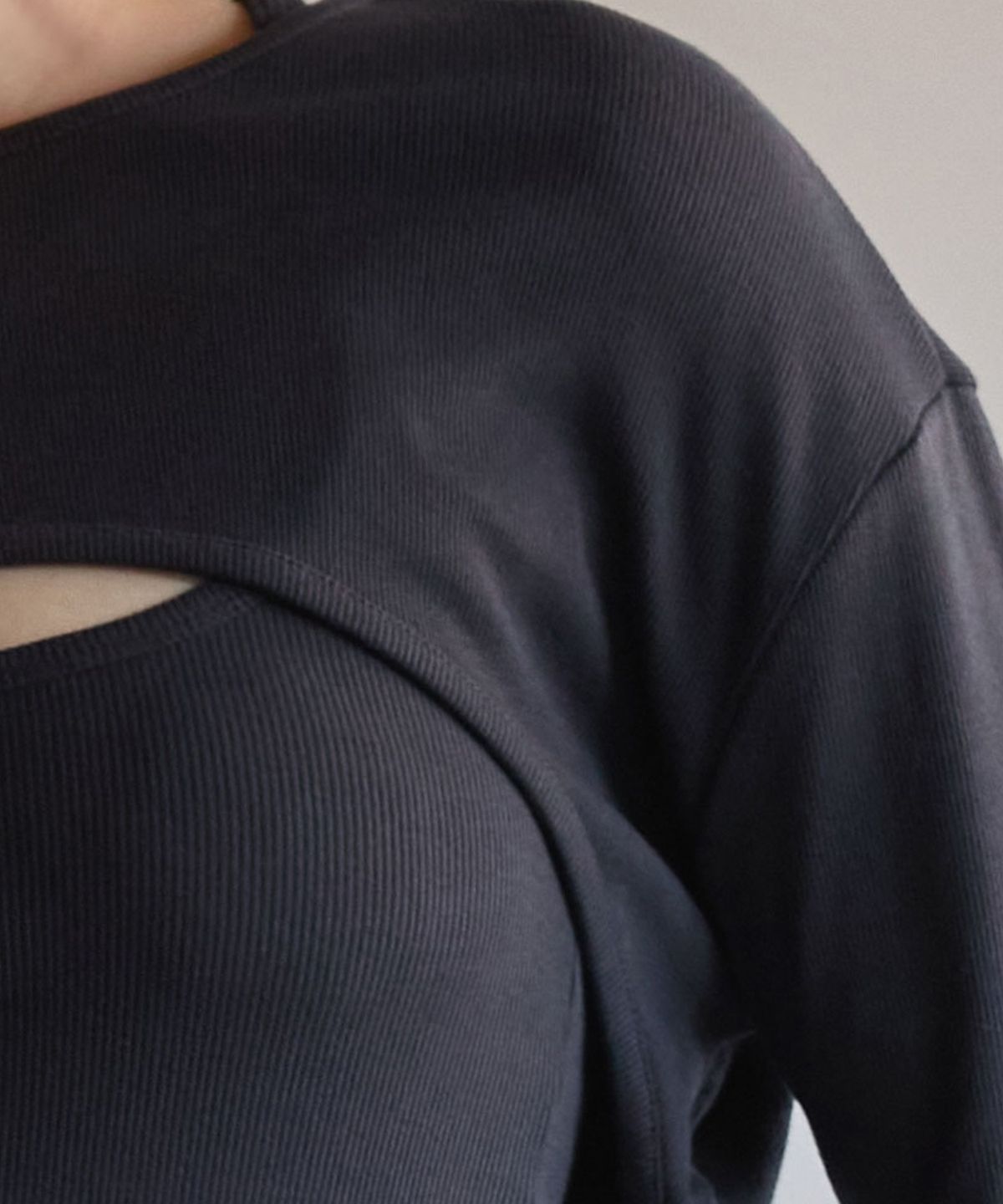 데비웨어(DEVIWEAR) 앨리 립 크롭 볼레로 DEVI-T0170-차콜