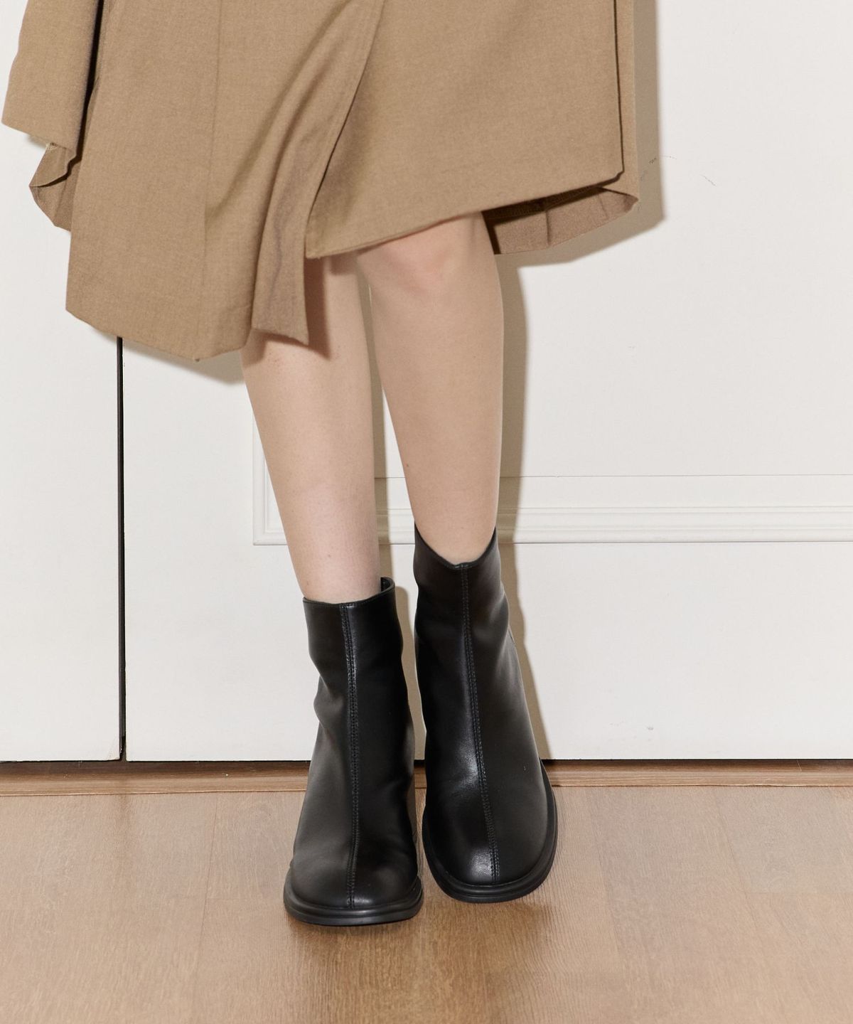 스퍼(SPUR) Colin Minimal Ankle Boots 소가죽 앵클 부츠 7cm -WA8026 (2color)