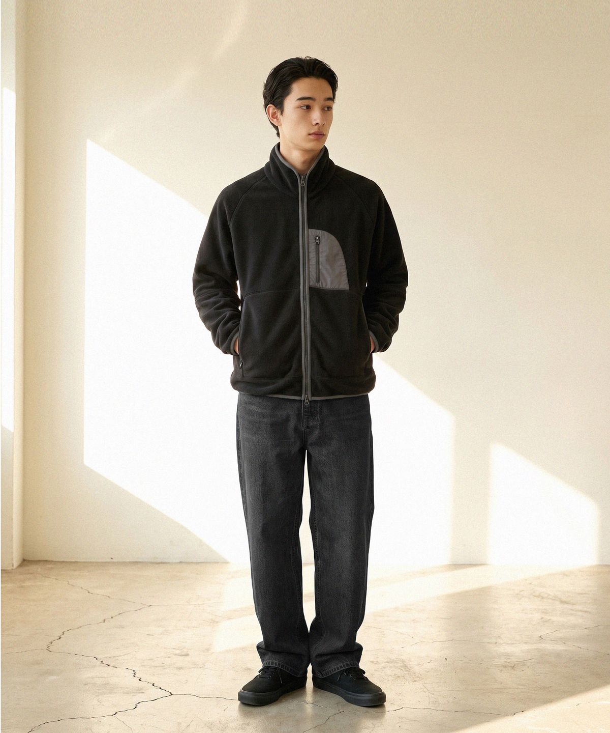 모더먼트(MODERMENT) 투웨이 라인 플리스 집업 자켓 [블랙]