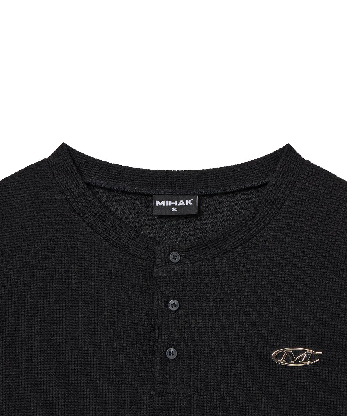 미학(MIHAK) 메탈 로고 와플 헨리넥 롱 슬리브 (BLACK)