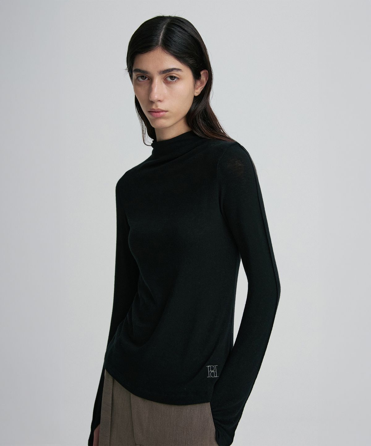 리이(RE RHEE) WOOL BLEND MOCK-NECK TOP BLACK
