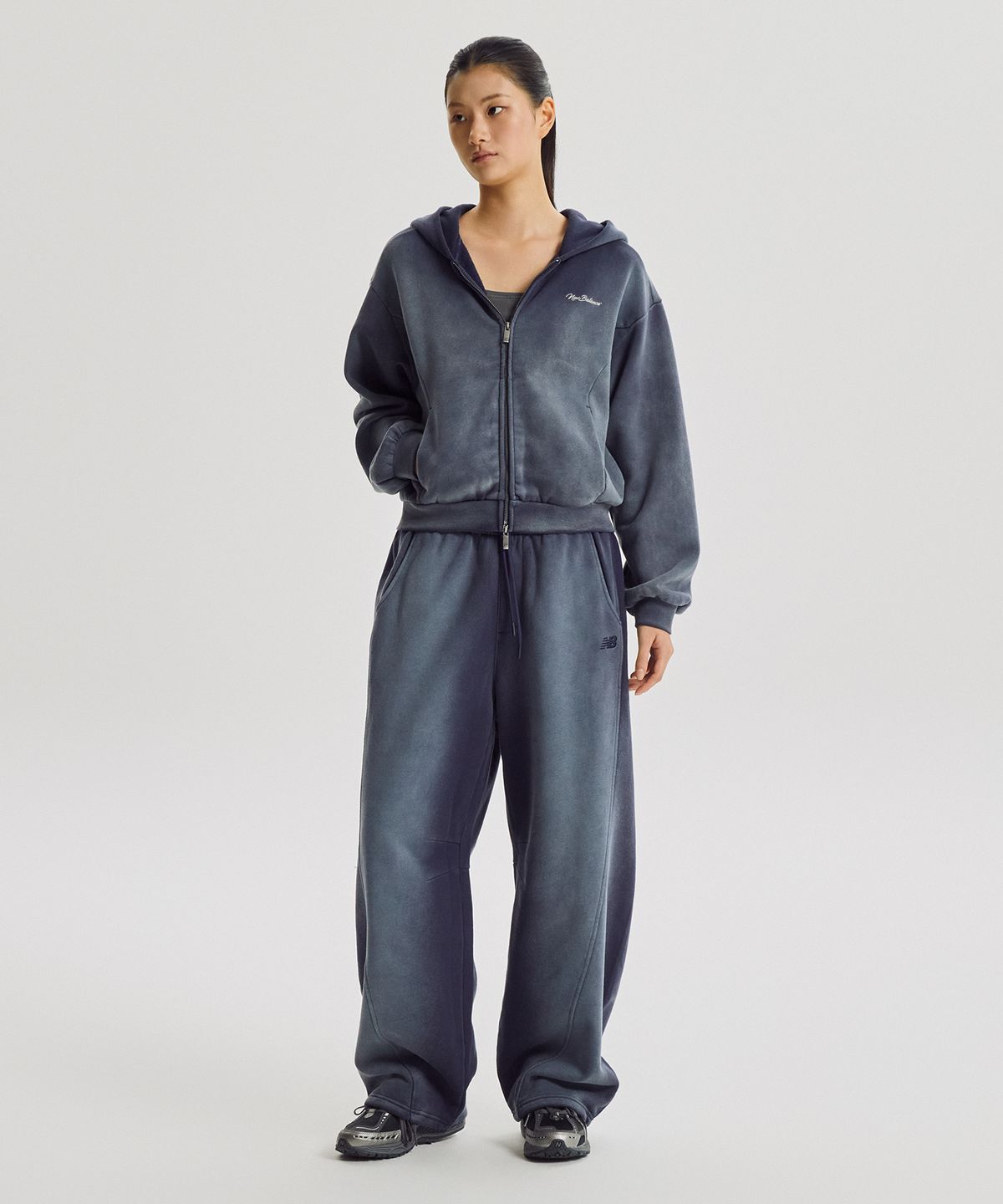 뉴발란스(NEW BALANCE) NBMDG4W052 / WOMEN 에센셜 기모 다잉 후드집업 (DENIM)