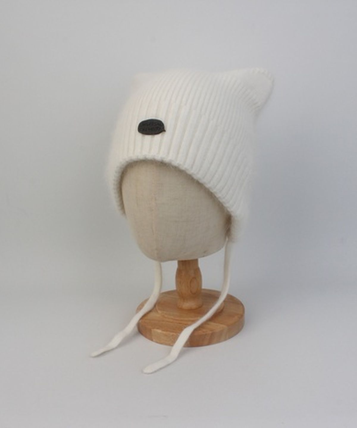 유니버셜 케미스트리(UNIVERSAL CHEMISTRY) Soft Wool Cat White Bonnet Hat 고양이모자
