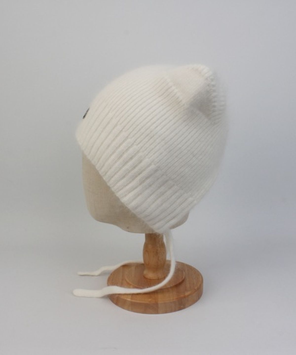 유니버셜 케미스트리(UNIVERSAL CHEMISTRY) Soft Wool Cat White Bonnet Hat 고양이모자