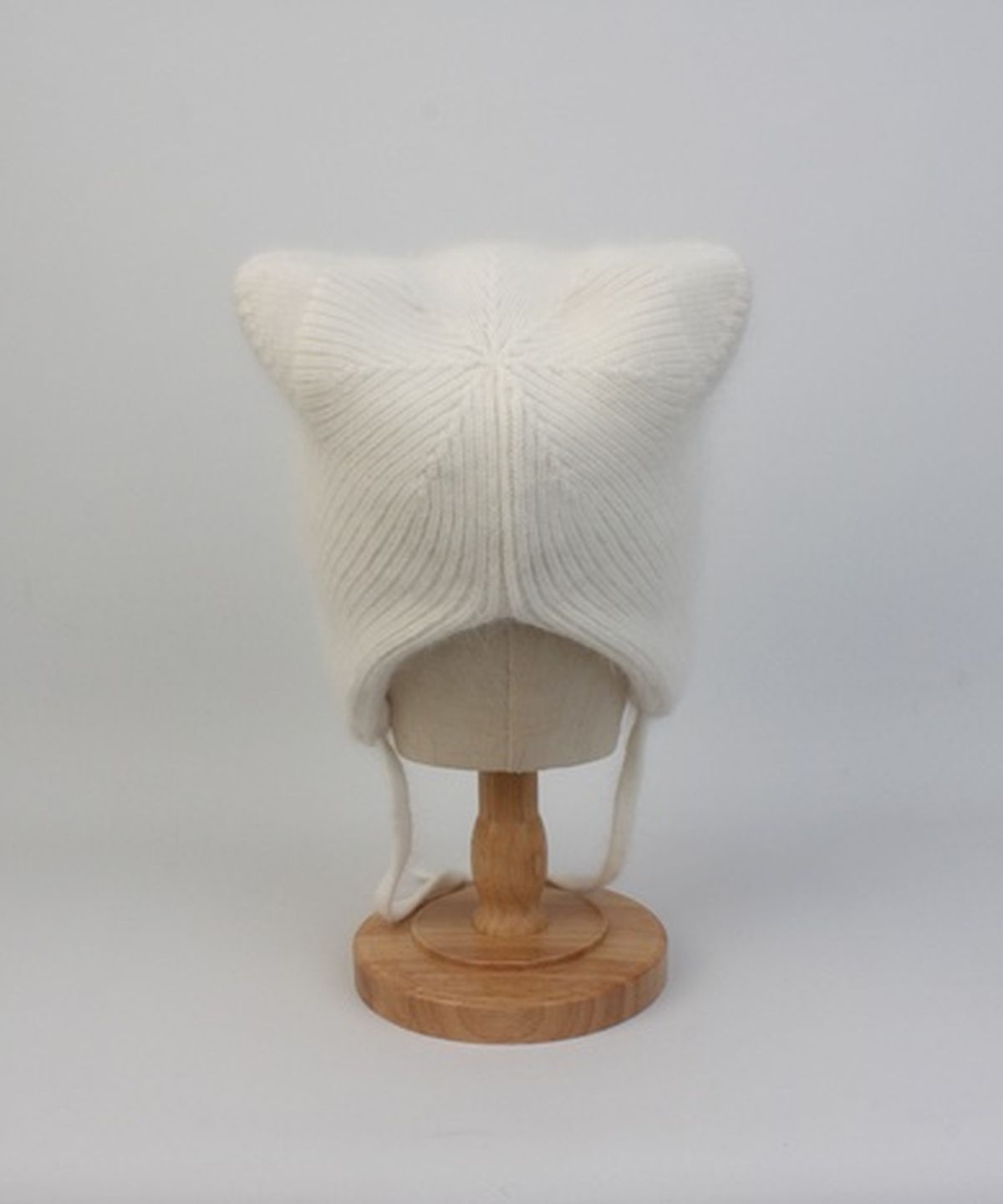 유니버셜 케미스트리(UNIVERSAL CHEMISTRY) Soft Wool Cat White Bonnet Hat 고양이모자