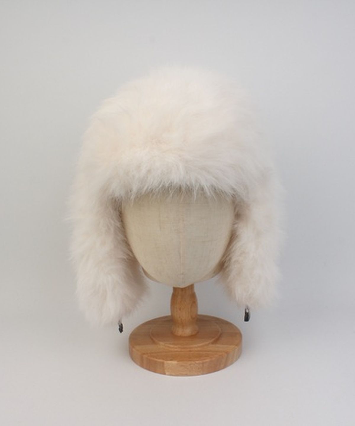 유니버셜 케미스트리(UNIVERSAL CHEMISTRY) Wild Fur White Aviator Hat 귀달이모자