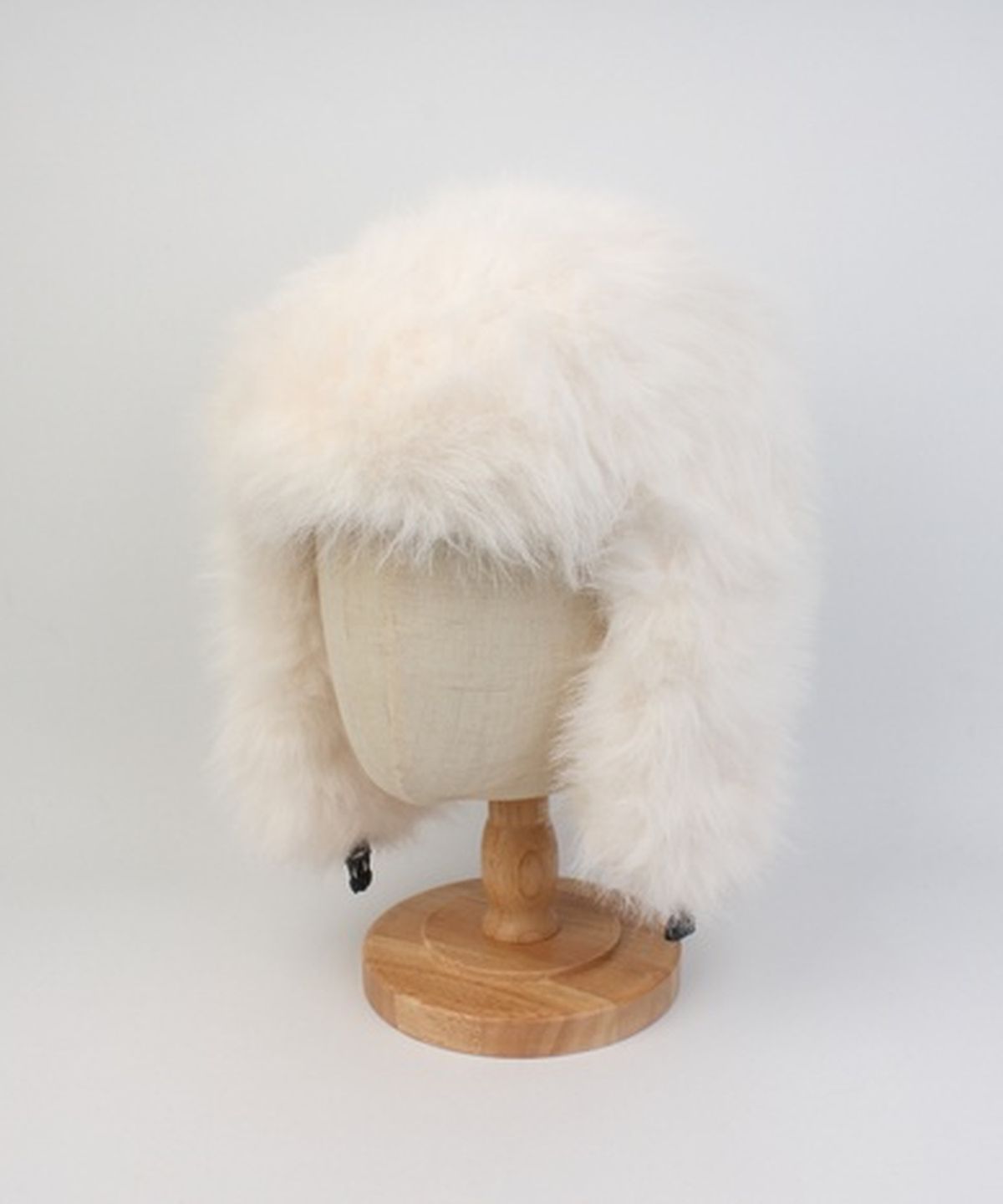 유니버셜 케미스트리(UNIVERSAL CHEMISTRY) Wild Fur White Aviator Hat 귀달이모자