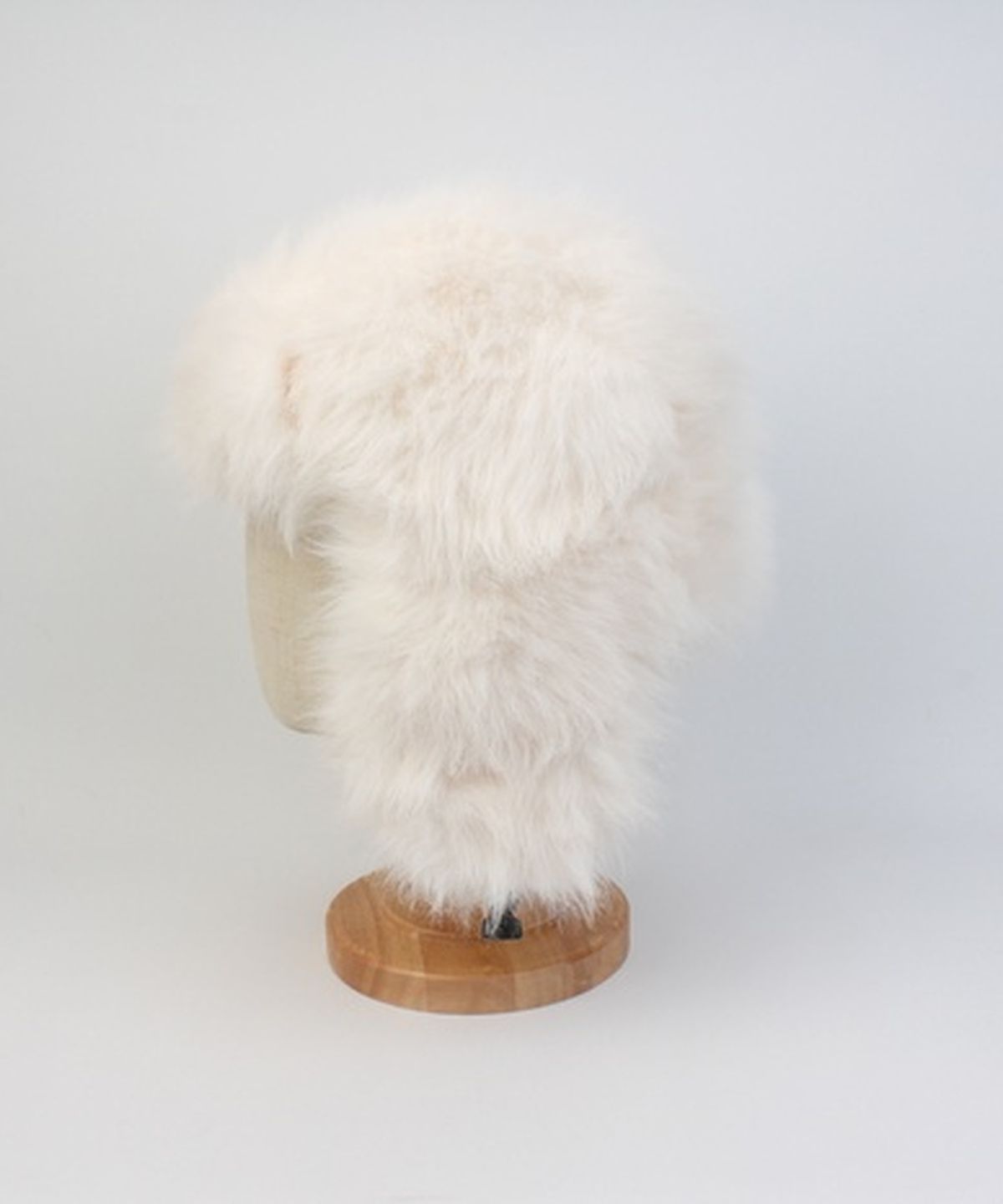 유니버셜 케미스트리(UNIVERSAL CHEMISTRY) Wild Fur White Aviator Hat 귀달이모자