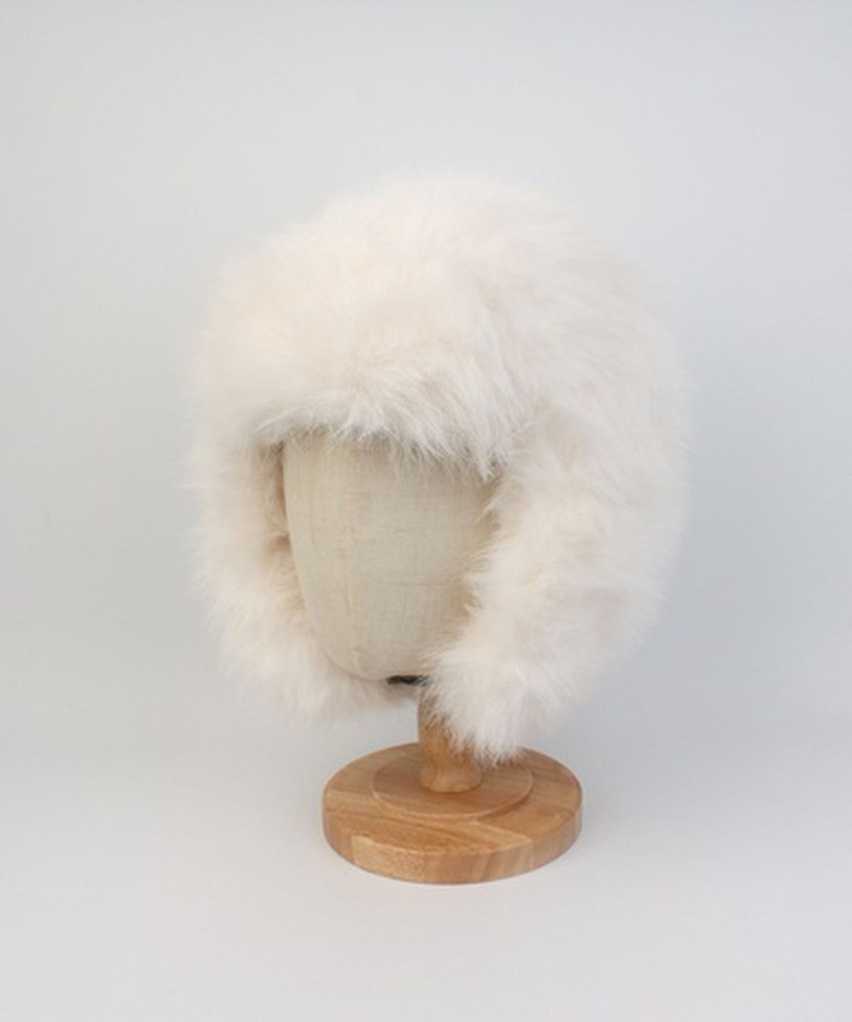 유니버셜 케미스트리(UNIVERSAL CHEMISTRY) Wild Fur White Aviator Hat 귀달이모자