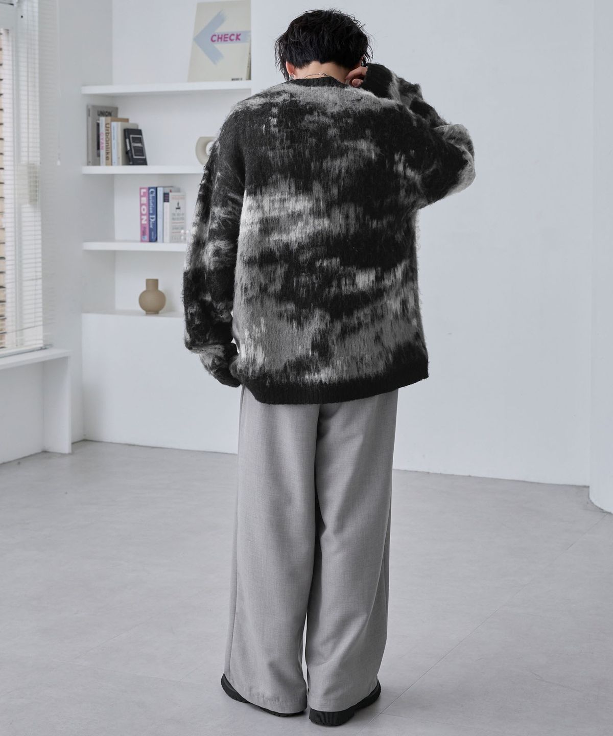 모노마트(MONO-MART) Abstract Shaggy Mohair-Like Loose Crew Neck Knit