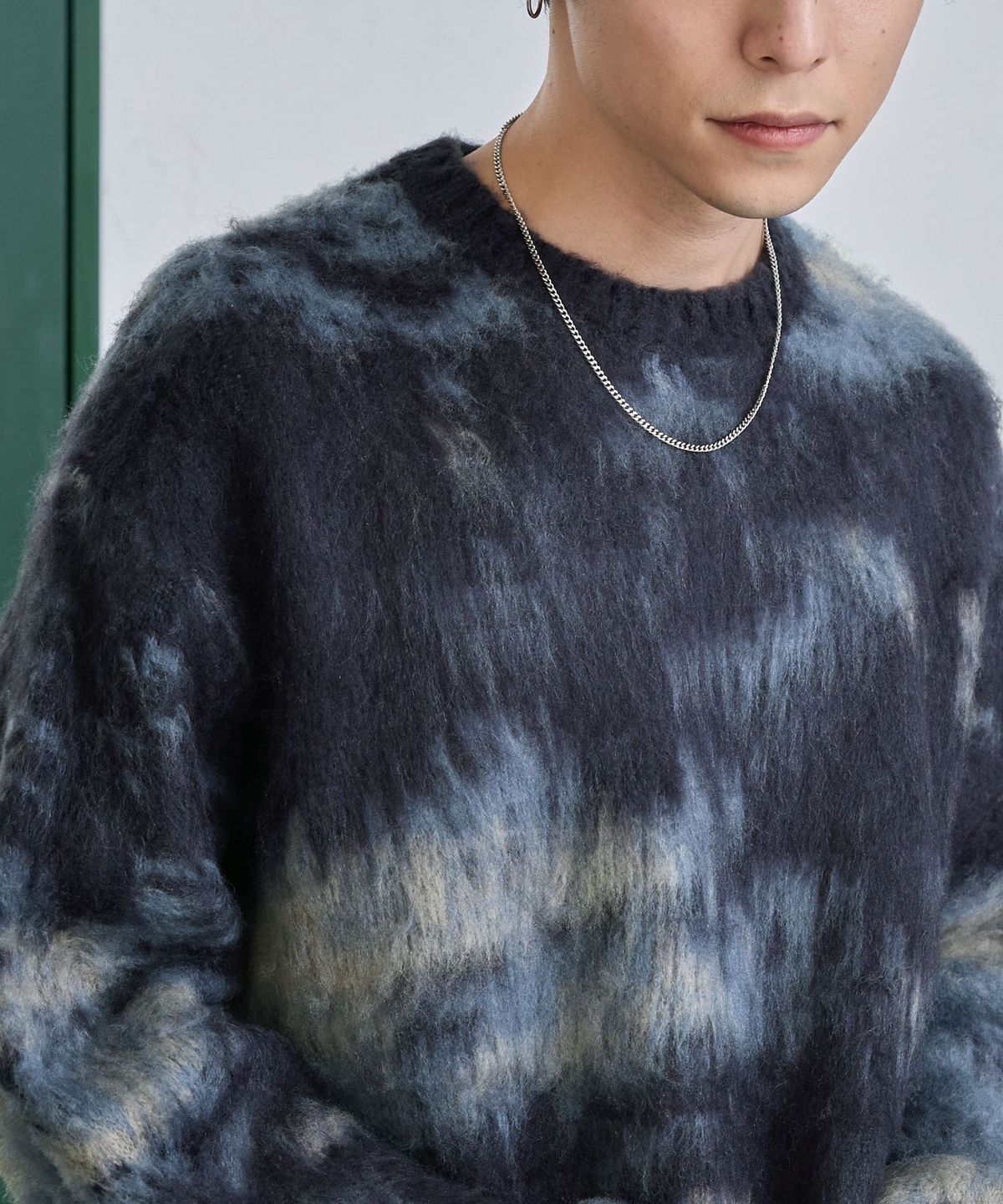 모노마트(MONO-MART) Abstract Shaggy Mohair-Like Loose Crew Neck Knit