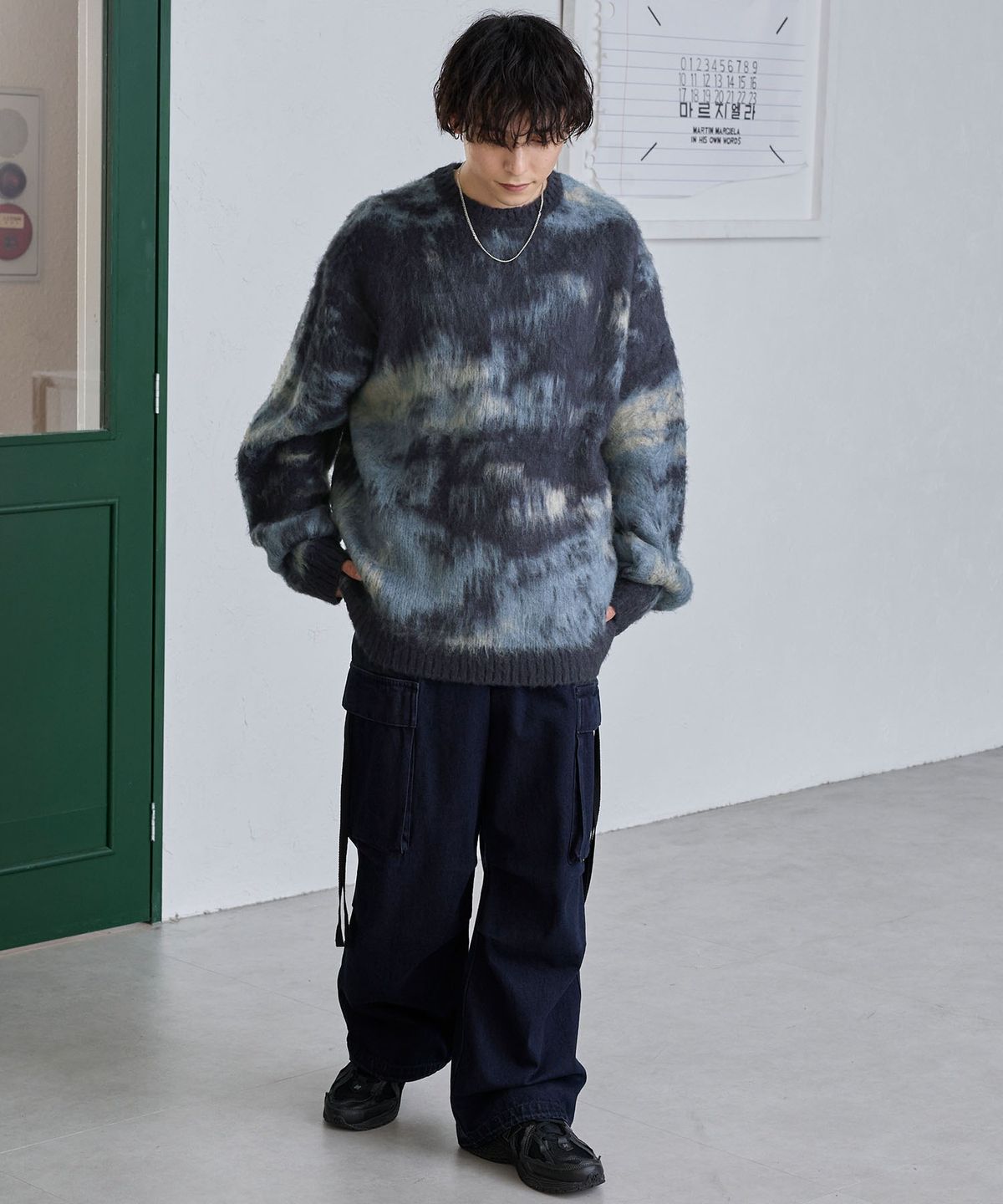 모노마트(MONO-MART) Abstract Shaggy Mohair-Like Loose Crew Neck Knit